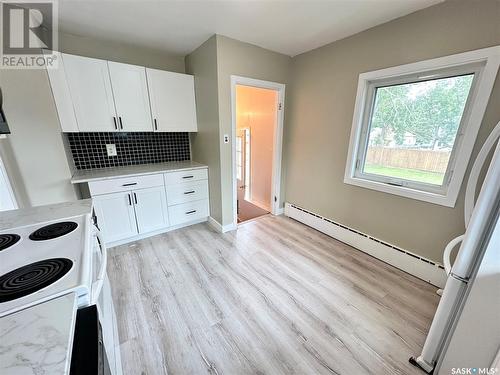 327 4Th Avenue S, Weyburn, SK - Indoor Photo Showing Kitchen