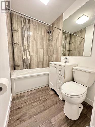 327 4Th Avenue S, Weyburn, SK - Indoor Photo Showing Bathroom