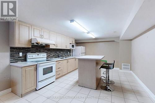 25 Honeybourne Crescent, Markham, ON - Indoor Photo Showing Kitchen