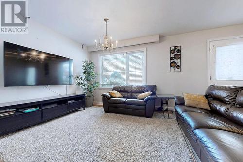 25 Honeybourne Crescent, Markham, ON - Indoor Photo Showing Living Room