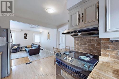 25 Honeybourne Crescent, Markham, ON - Indoor Photo Showing Kitchen