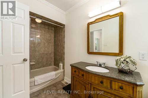 1170 Centre Street, Pelham, ON - Indoor Photo Showing Bathroom