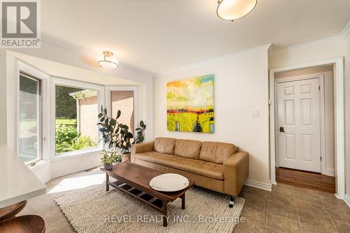 1170 Centre Street, Pelham, ON - Indoor Photo Showing Living Room