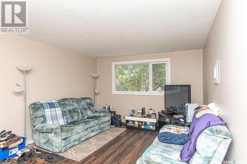 5 4 Neill Place, Regina, SK - Indoor Photo Showing Living Room
