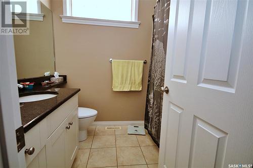 806 Bellmont Crescent, Saskatoon, SK - Indoor Photo Showing Bathroom