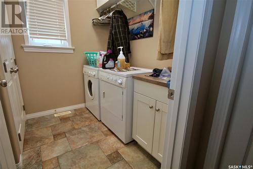 806 Bellmont Crescent, Saskatoon, SK - Indoor Photo Showing Laundry Room