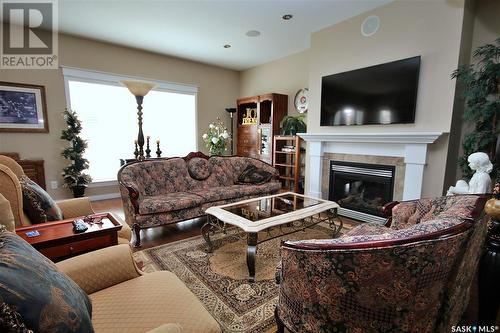 806 Bellmont Crescent, Saskatoon, SK - Indoor Photo Showing Living Room With Fireplace