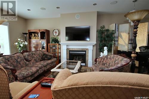 806 Bellmont Crescent, Saskatoon, SK - Indoor Photo Showing Living Room With Fireplace