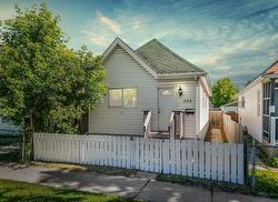 325 Aberdeen Avenue  Winnipeg, MB R2W 1V3