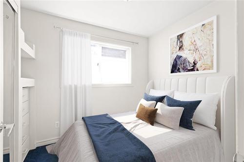 325 Aberdeen Avenue, Winnipeg, MB - Indoor Photo Showing Bedroom