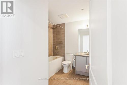 805 - 297 Oak Walk Drive, Oakville, ON - Indoor Photo Showing Bathroom