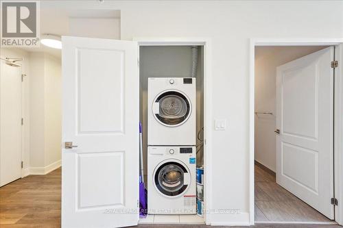 805 - 297 Oak Walk Drive, Oakville, ON - Indoor Photo Showing Laundry Room