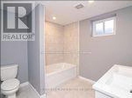31 Lampman Crescent, Thorold, ON - Indoor Photo Showing Bathroom