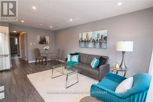 31 Lampman Crescent, Thorold, ON - Indoor Photo Showing Living Room