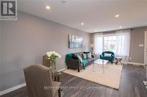 31 Lampman Crescent, Thorold, ON - Indoor Photo Showing Living Room