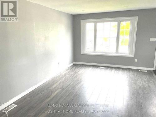 31 Lampman Crescent, Thorold, ON - Indoor Photo Showing Other Room