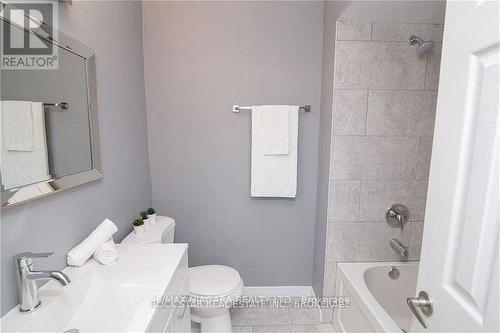 31 Lampman Crescent, Thorold, ON - Indoor Photo Showing Bathroom