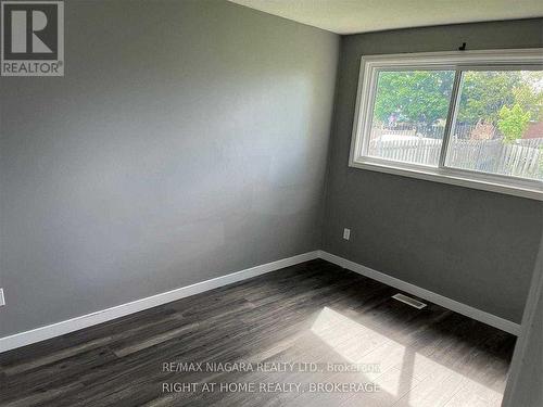 31 Lampman Crescent, Thorold, ON - Indoor Photo Showing Other Room