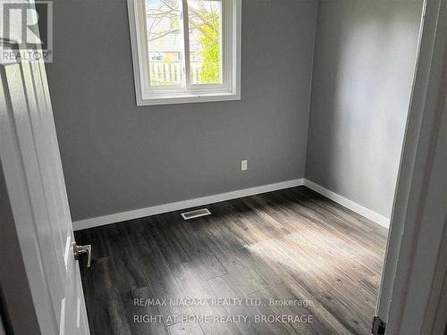 31 Lampman Crescent, Thorold, ON - Indoor Photo Showing Other Room