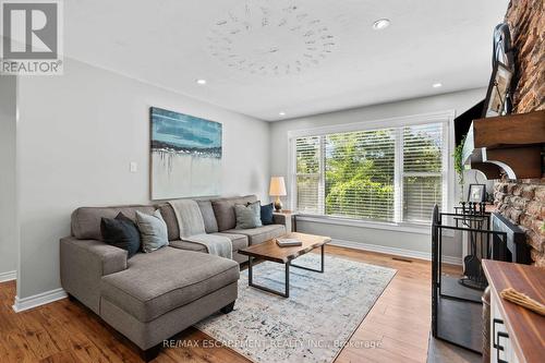 468 Mount Albion Road, Hamilton, ON - Indoor Photo Showing Living Room