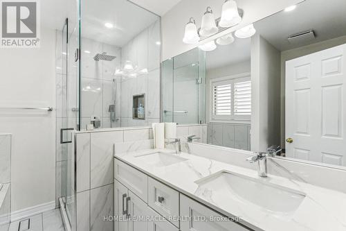 170 Southbrook Drive W, Hamilton, ON - Indoor Photo Showing Bathroom