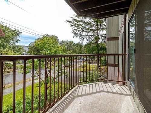 212-1655 Begbie St, Victoria, BC - Outdoor With Exterior