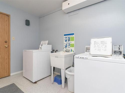 212-1655 Begbie St, Victoria, BC - Indoor Photo Showing Laundry Room