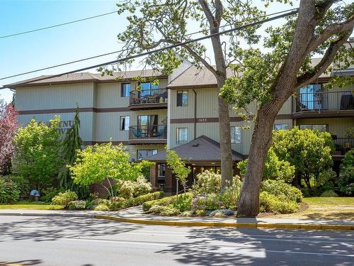 212-1655 Begbie St, Victoria, BC - Outdoor