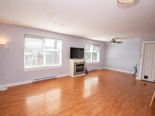 321-2829 Peatt Rd, Langford, BC - Indoor Photo Showing Living Room