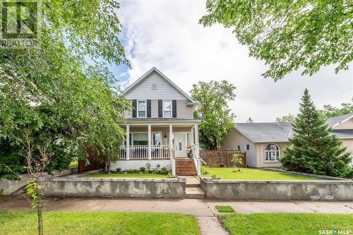 1027 Grafton Avenue, Moose Jaw, SK - Outdoor With Deck Patio Veranda With Facade