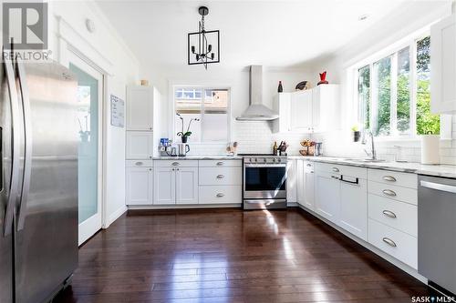 1027 Grafton Avenue, Moose Jaw, SK - Indoor Photo Showing Kitchen With Upgraded Kitchen