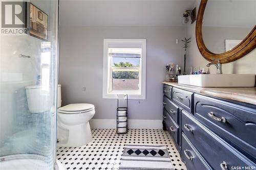 1027 Grafton Avenue, Moose Jaw, SK - Indoor Photo Showing Bathroom