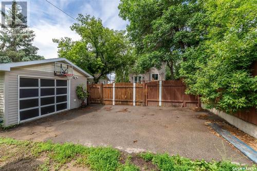 1027 Grafton Avenue, Moose Jaw, SK - Outdoor