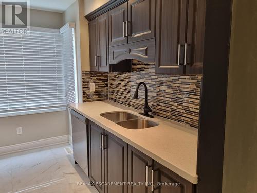 1484 Andros Boulevard, Mississauga, ON - Indoor Photo Showing Kitchen With Double Sink