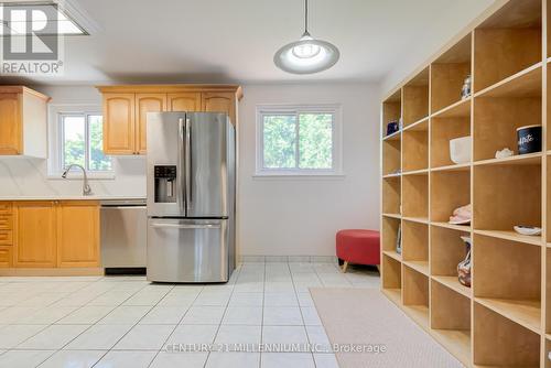 33 Jefferson Road, Brampton, ON - Indoor Photo Showing Kitchen