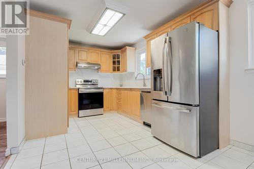 33 Jefferson Road, Brampton, ON - Indoor Photo Showing Kitchen