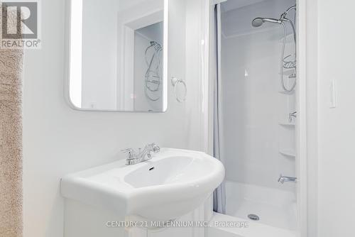 33 Jefferson Road, Brampton, ON - Indoor Photo Showing Bathroom