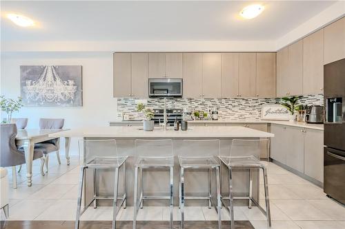 4199 Cherry Heights Boulevard, Beamsville, ON - Indoor Photo Showing Kitchen With Upgraded Kitchen