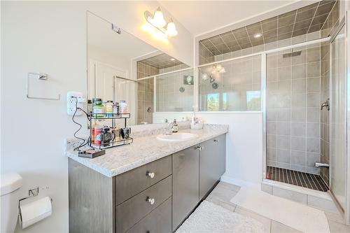 4199 Cherry Heights Boulevard, Beamsville, ON - Indoor Photo Showing Bathroom