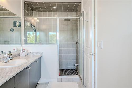 4199 Cherry Heights Boulevard, Beamsville, ON - Indoor Photo Showing Bathroom