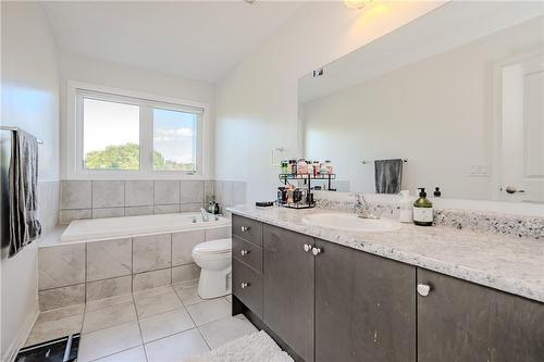 4199 Cherry Heights Boulevard, Beamsville, ON - Indoor Photo Showing Bathroom