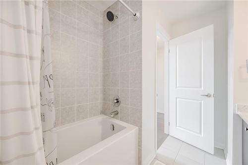 4199 Cherry Heights Boulevard, Beamsville, ON - Indoor Photo Showing Bathroom