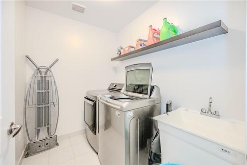 4199 Cherry Heights Boulevard, Beamsville, ON - Indoor Photo Showing Laundry Room