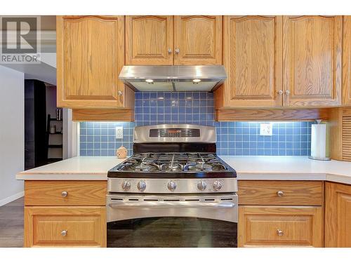 1610 Highland Drive N, Kelowna, BC - Indoor Photo Showing Kitchen