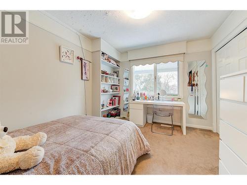 1610 Highland Drive N, Kelowna, BC - Indoor Photo Showing Bedroom