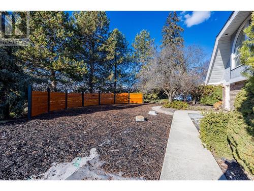 1610 Highland Drive N, Kelowna, BC - Outdoor