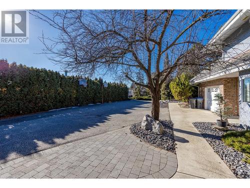 1610 Highland Drive N, Kelowna, BC - Outdoor