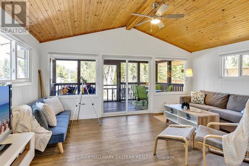 1810 Hull Road, Douro-Dummer, ON - Indoor Photo Showing Living Room