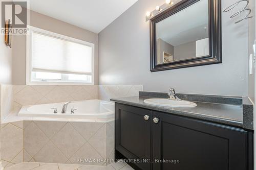 28 Benadir Avenue, Caledon, ON - Indoor Photo Showing Bathroom