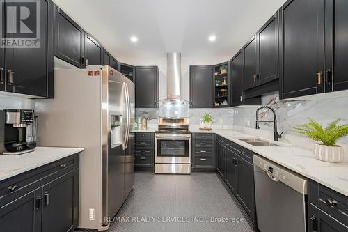 28 Benadir Avenue, Caledon, ON - Indoor Photo Showing Kitchen With Upgraded Kitchen